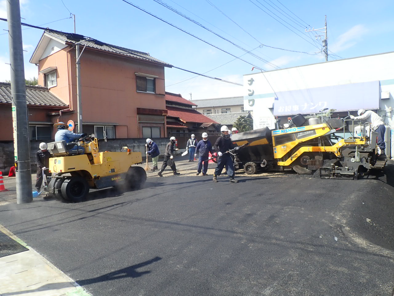 アスファルト舗装工事の現場