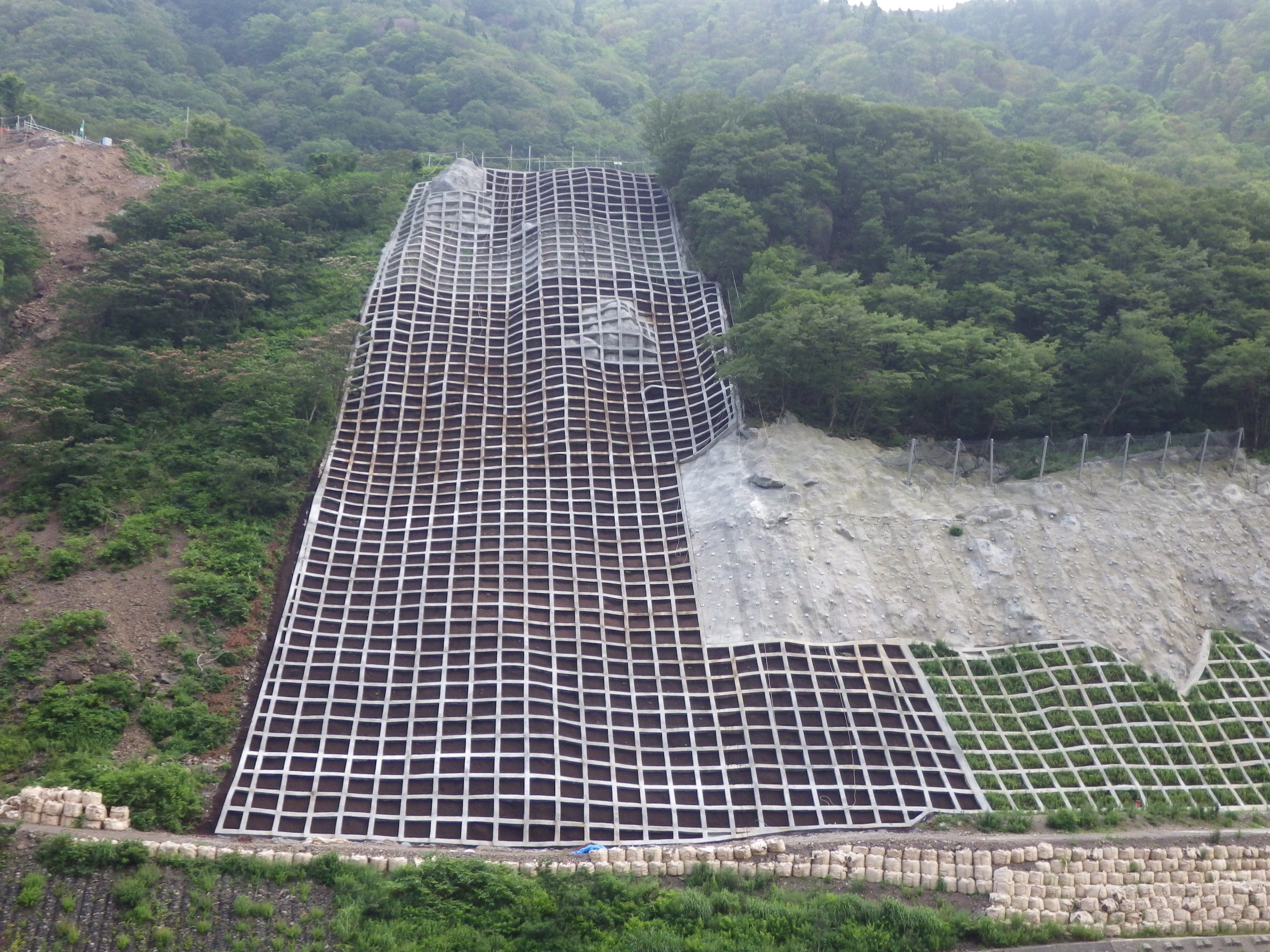 ヤハギ 法面保護工事 施工状況