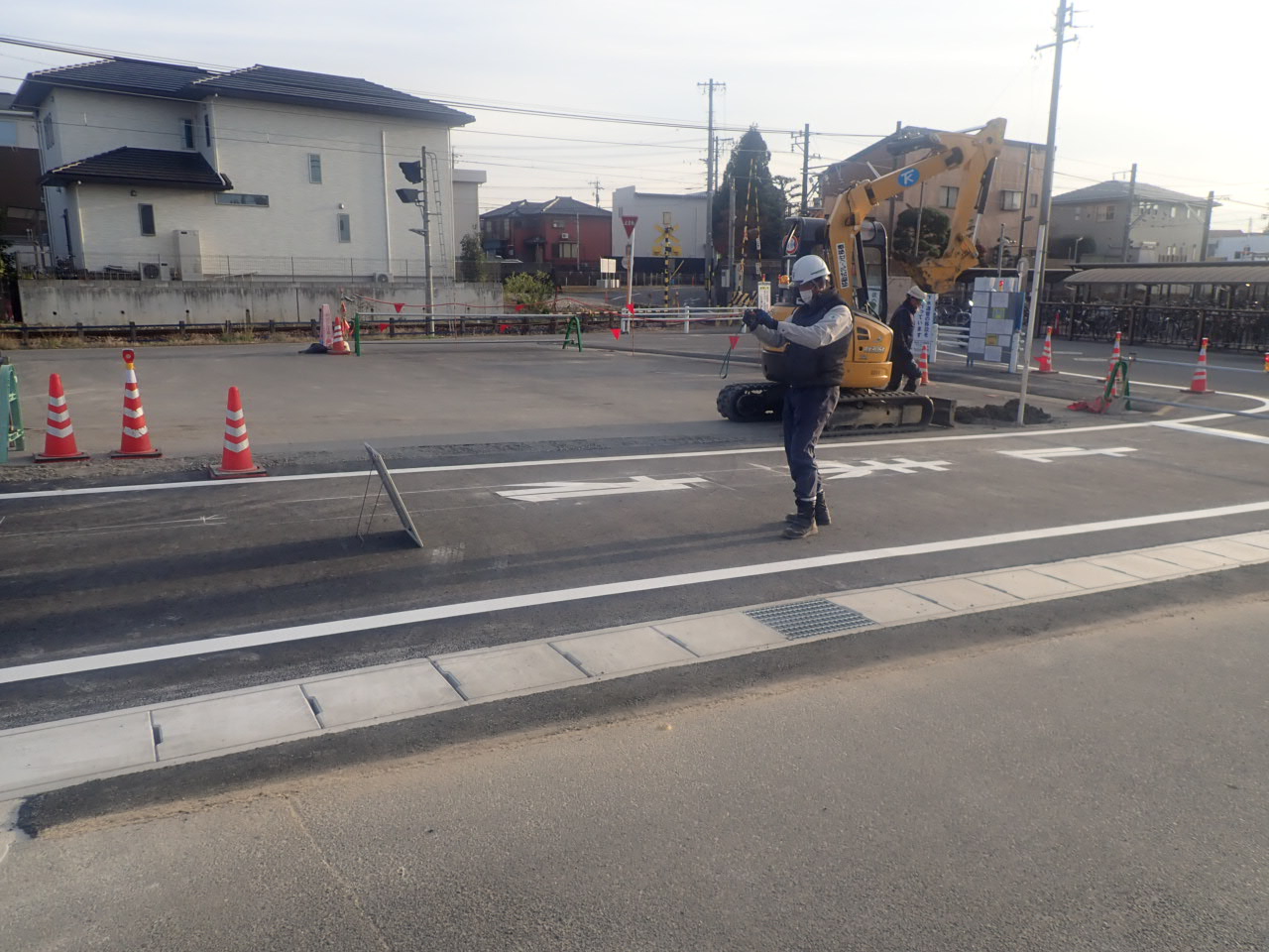 現場で施工管理を行うスタッフ